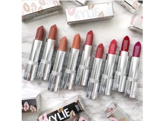 Kylie Batom Creme Lipstick