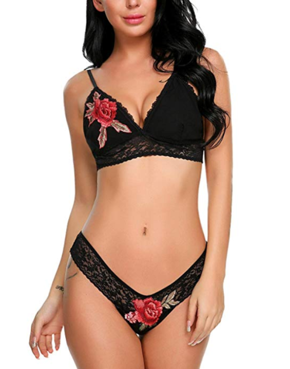 Conjunto Lingerie Calcinha e Sutiã com Aplicação Rosas Preto